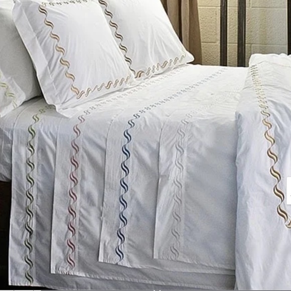 Westport Home Scroll Embroidered 100% cotton Duvet Set - Picture 6 of 7